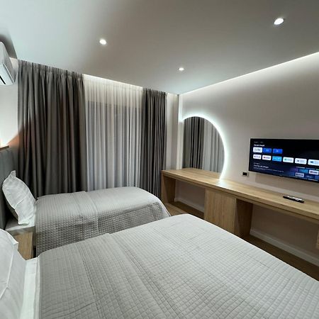 Udenisht Hotel Lyhnidas מראה חיצוני תמונה