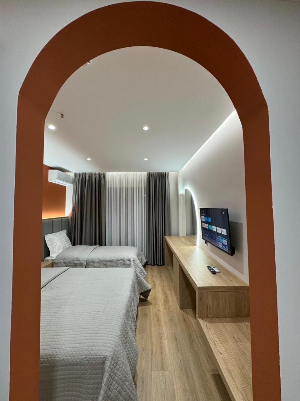 Udenisht Hotel Lyhnidas מראה חיצוני תמונה