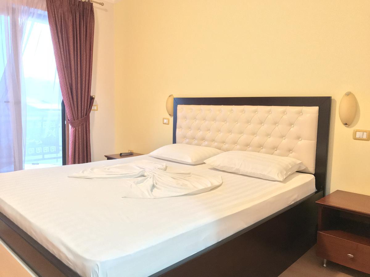 Udenisht Hotel Lyhnidas מראה חיצוני תמונה