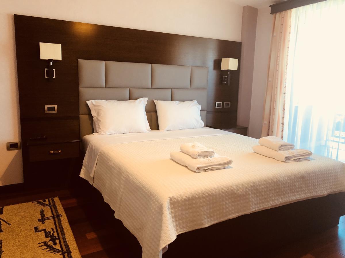 Udenisht Hotel Lyhnidas מראה חיצוני תמונה